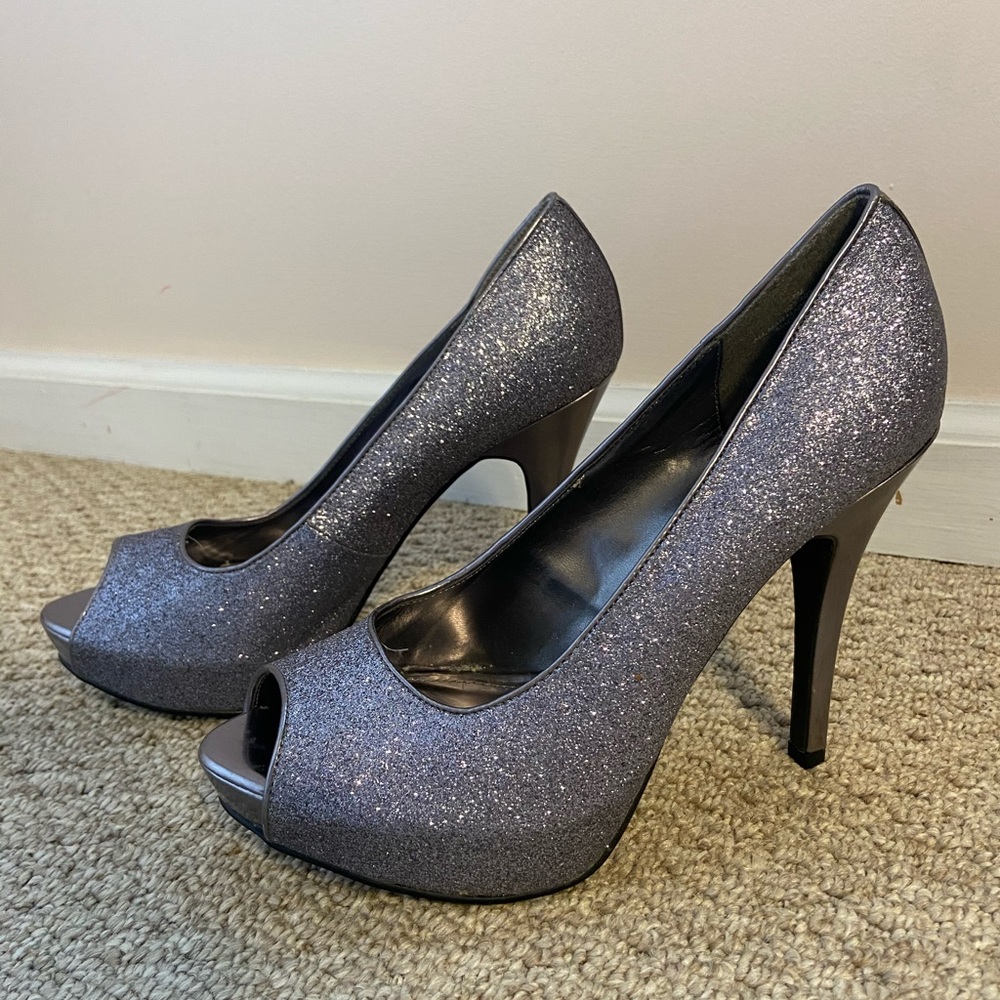 Silver glitter peep toe pump